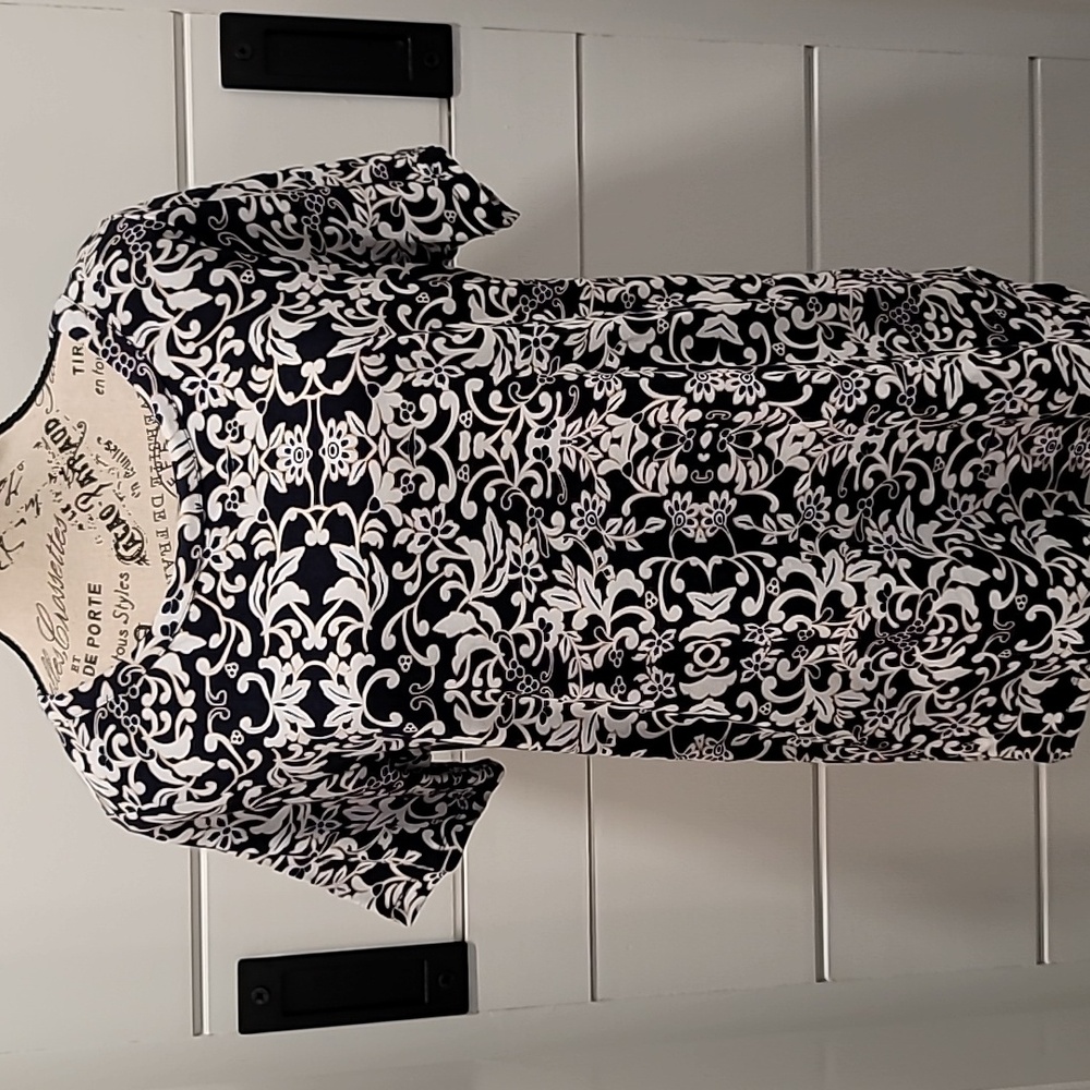 #60 Jones New York Short Sleeve Patterned T Shirt